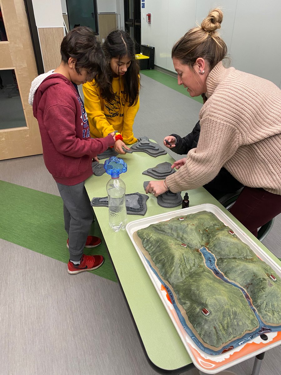 menchacamustang's tweet photo. What a wonderful Math and Science Night!! “It’s like going to the children’s museum”- one parent said!! #menchaca5.0. #handsonlearning https://t.co/ip03g7XISr