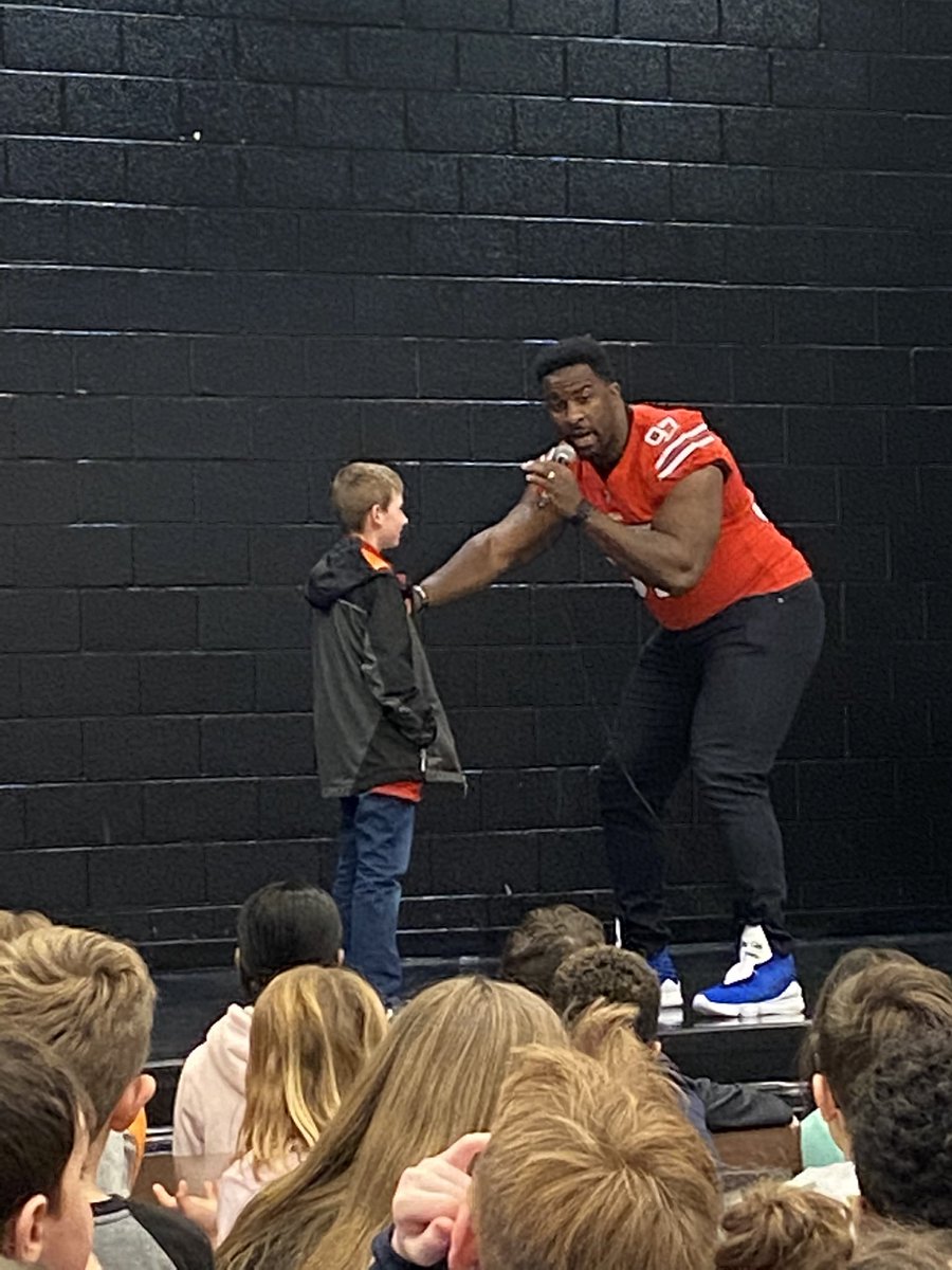 Bonnie_B_Cole's tweet photo. Listening to Corbin Bryant talk to Frey Flames about Goal setting, mindset, and work ethic. @LakePointSports @BuffaloBills @FreyFlames @WilliamHDryden @FreyFoundation @fakfamily https://t.co/Vs27REwmxD