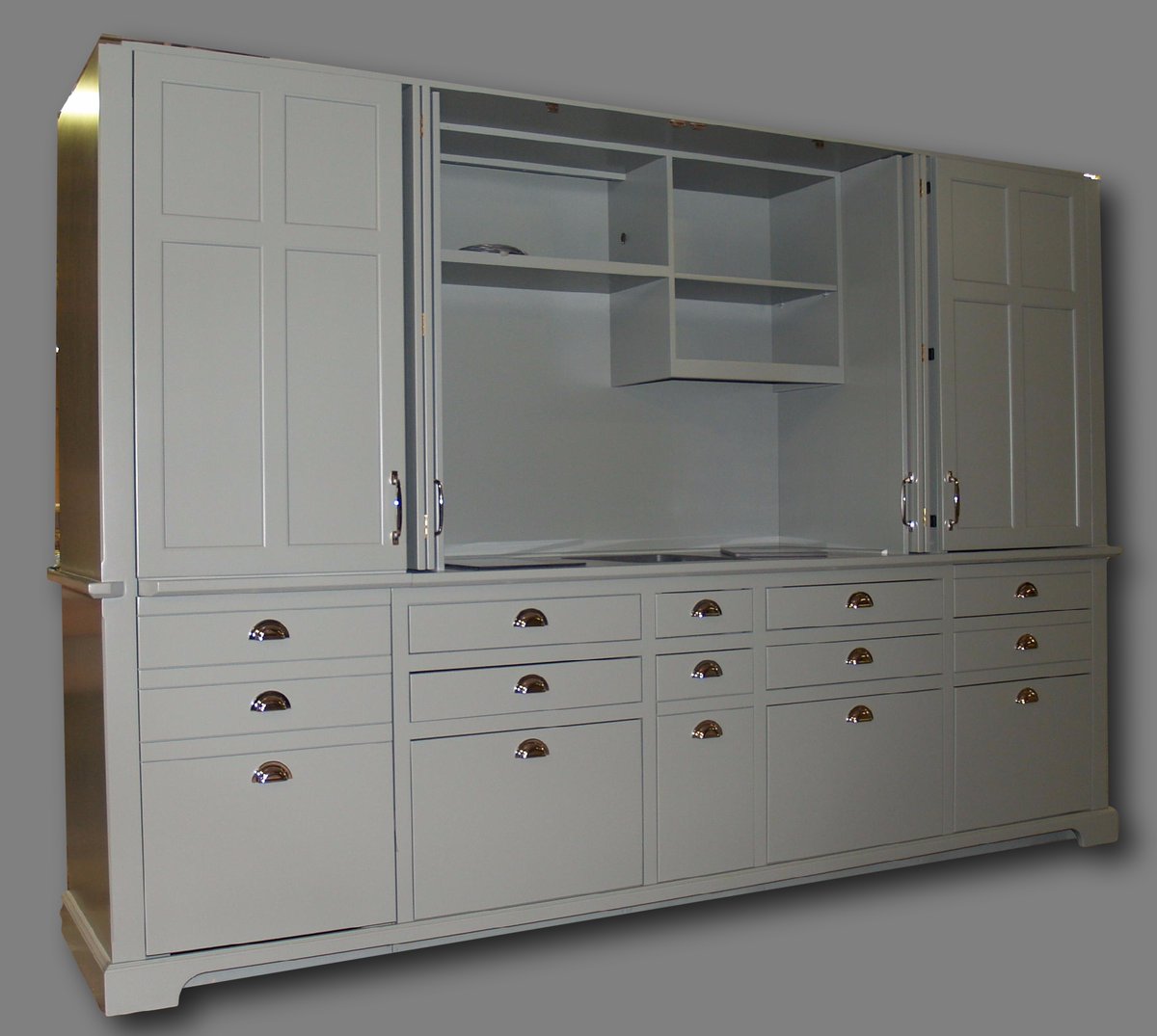 yestertec's tweet image. This Master Kitchen is currently for sale (shown without its appliances and cornice) at a substantial discount. Please call or visit YesterTec's website to see the details.