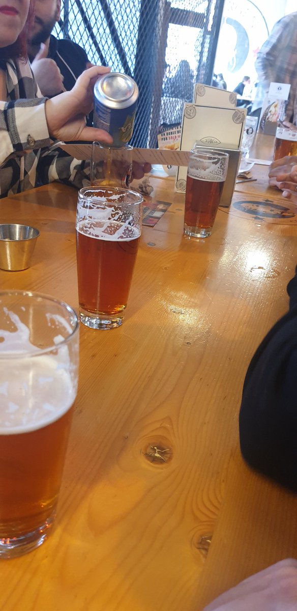 Malakun's tweet photo. Nos han dejado salir antes para tomar cervezas #empresasquemolan #ex #stratiofun #aconciliacionquevamos https://t.co/qo3fHUvpdu