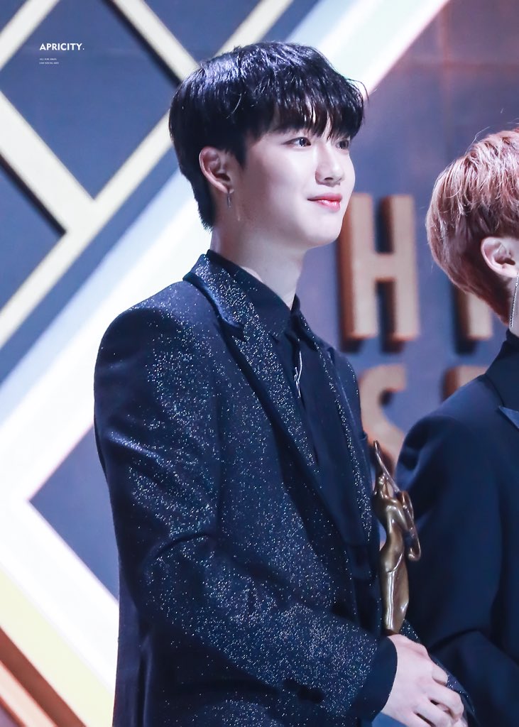 Apricity_1225's tweet photo. [HQ] 200130 서울가요대상

신인상 축하해🎉🏆

#임영민 #영민 #LIMYOUNGMIN 
#AB6IX #에이비식스 https://t.co/BDynu8LzPj