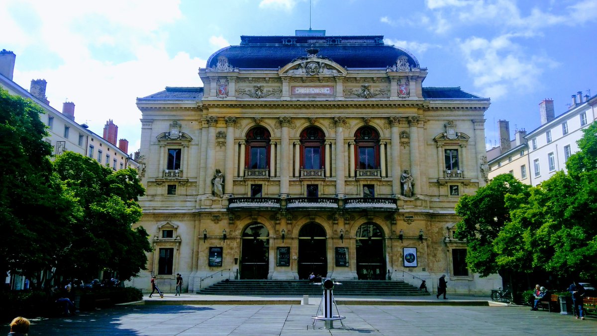 GreenMochila's tweet photo. More #buildingz for #FlashbackFridayz.
The European side:
↖️ Berlin: event venue 🇩🇪
↗️ Budapest: castle 🇭🇺
↙️ Révfülöp: post office 🇭🇺
↘️ Lyon: theatre 🇫🇷
@Adventuringgal @TravelBugsWorld @carpediemeire @AOAOxymoron & @perthtravelers https://t.co/BZcSOiLufd
