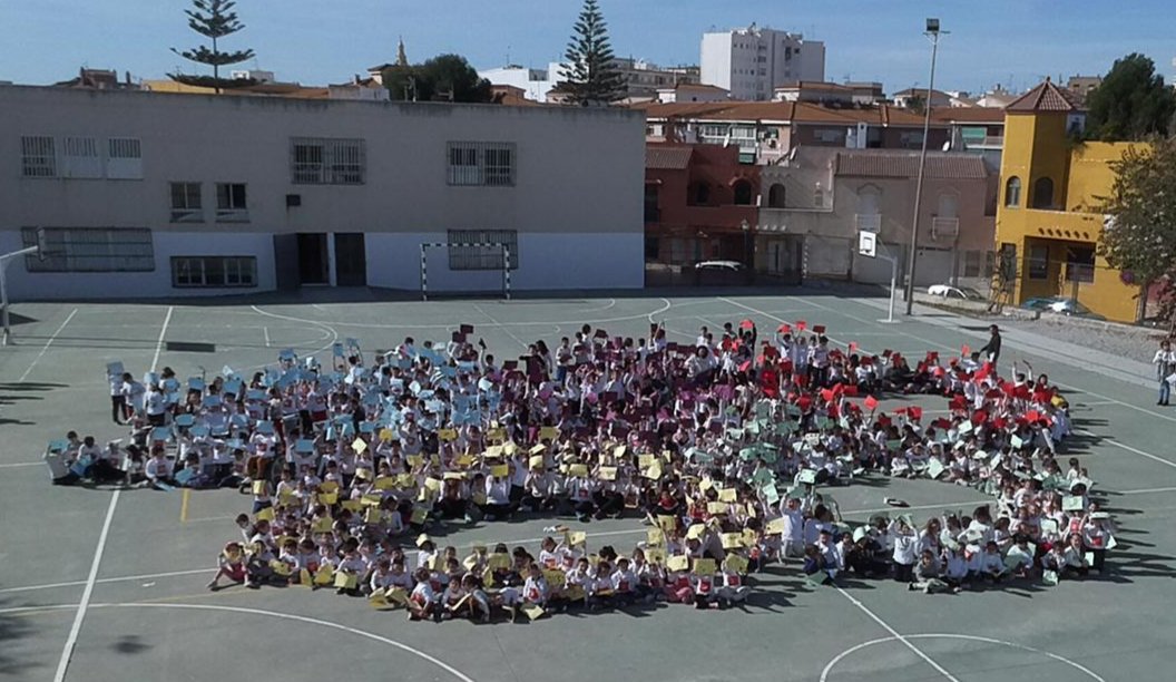 isazul2's tweet photo. CEIP Garvayo Dinelli de Motril. Reto 5 pulseras olímpicas: carrera Save The Children, Cuando me siento bien de Efecto Pasillo, buena convivencia, colaborar en casa, investigar-exponer mensajeros de la Paz.  #RetoPorLaPaz https://t.co/mNrG3EsAkK
