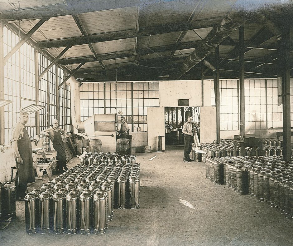 elkhartbrass's tweet image. Here is a shot from the Elkhart Brass extinguisher shop back in the 1930's.  Thousands of these extinguishers came out of here over the years.  Who has one of these in their firehouse or home?  #flowbackfriday #elkhartbrass