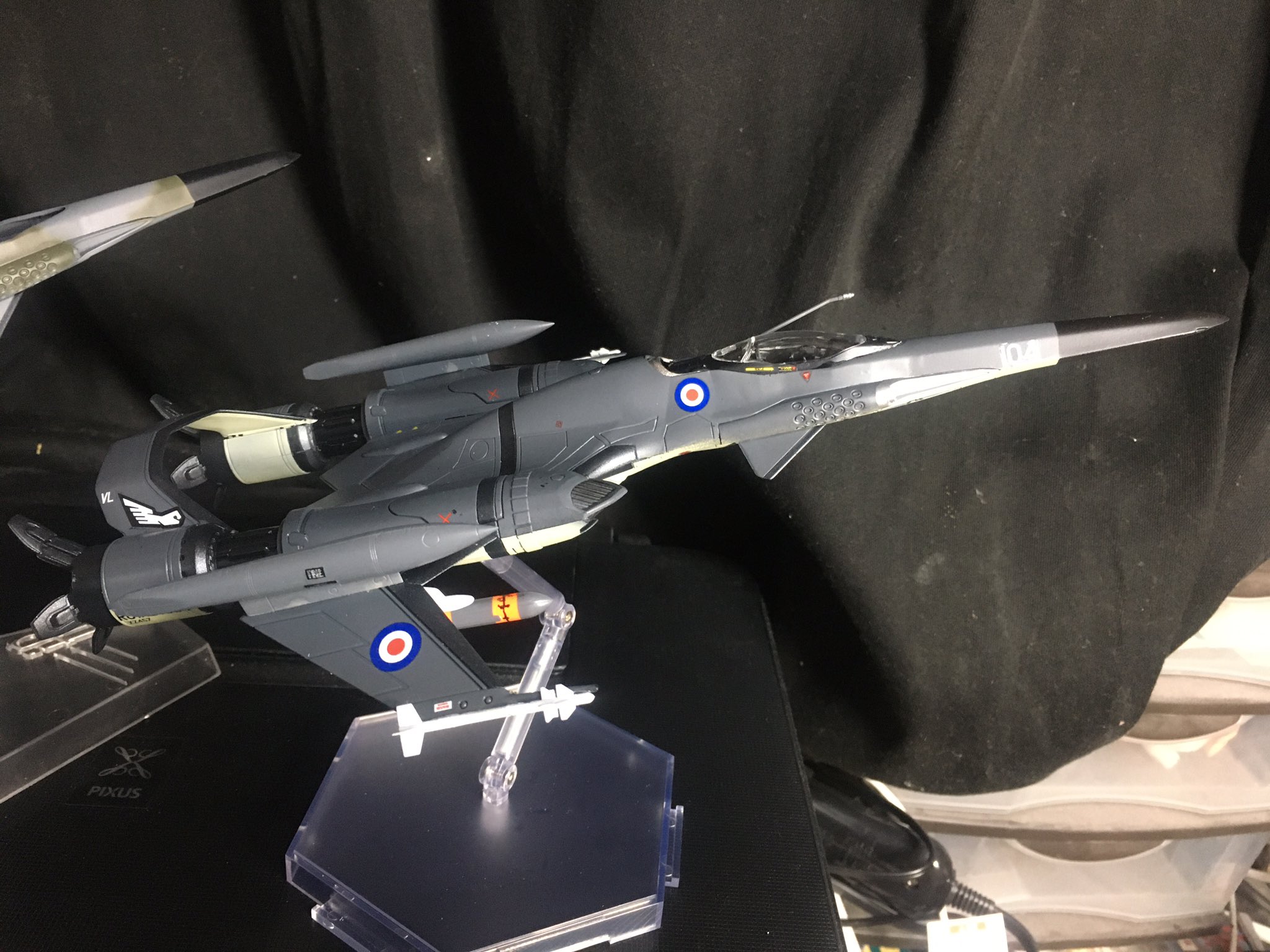𝔓𝔢𝔫𝔱𝔞𝔤𝔬𝔫𝔞 𝔎𝔫𝔬𝔠𝔨𝔢𝔯 って訳で シーシャドウfrs 1完成です タカラトミーさんのサンダーバード シャドウ1 72の色替え マトラ マジックを翼端に シーイーグルasmを翼下パイロンに ライトニング用増槽を翼上に さらに空中受油プローブ