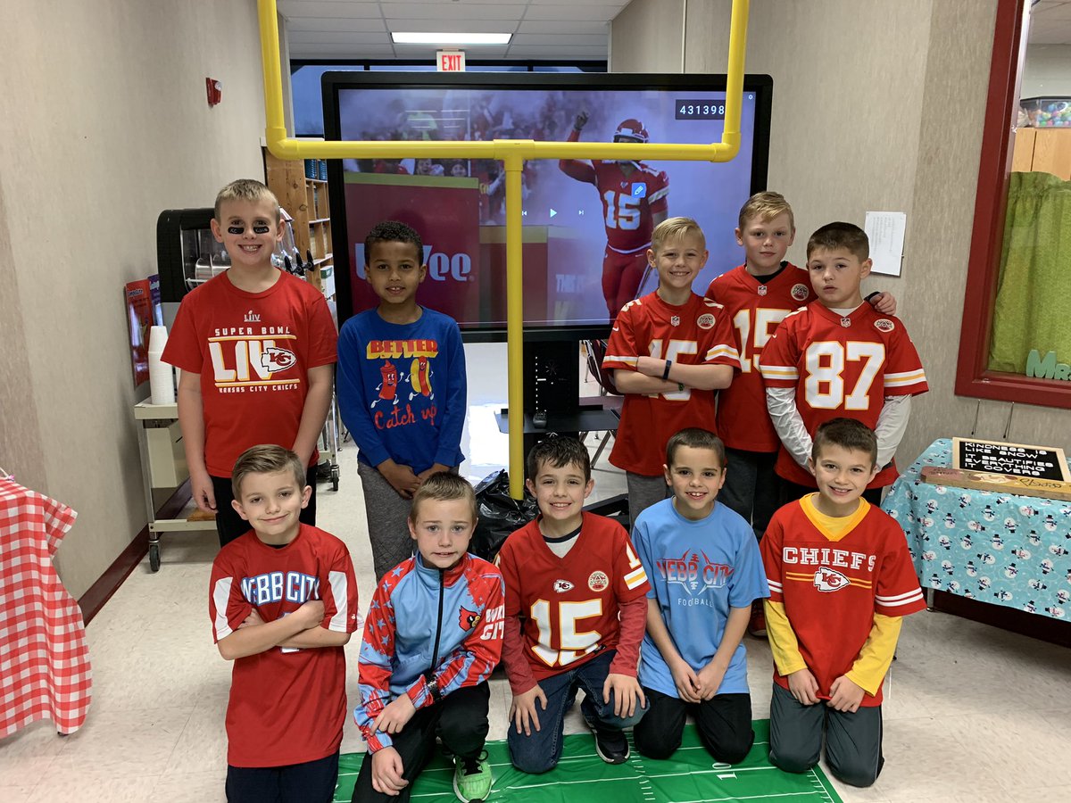hpettit15's tweet photo. Super Bowl themed day for HST 3rd graders! #hstelem https://t.co/oy6PRE0cvA