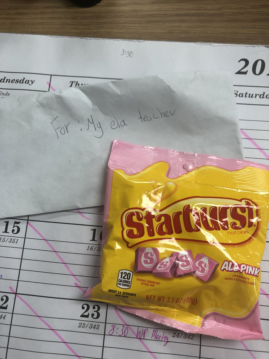MrsThomasonCMS's tweet photo. A student surprised me with one of my favorite candies just because. Made my day! CMS students are the best!! #6blue #FridayFeeling #allpink #RandomActsOfKindness #spreadkindness https://t.co/4tT43NQm7F