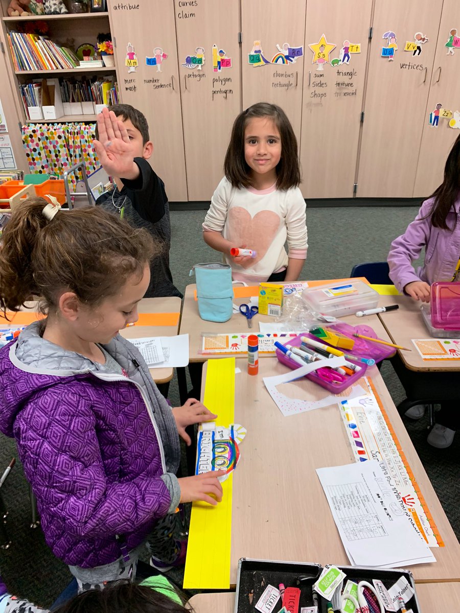 SOEFirstGrade's tweet photo. 100th day hats and 100th day snacks!! https://t.co/U0HfFZDzh8