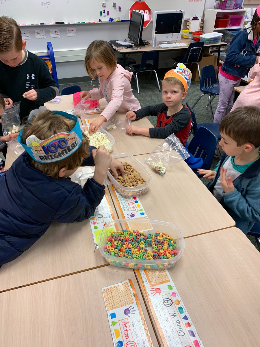 SOEFirstGrade's tweet photo. 100th day hats and 100th day snacks!! https://t.co/U0HfFZDzh8