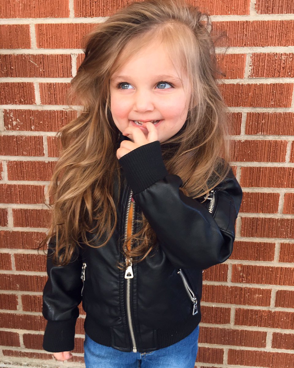 sharrr_x0's tweet photo. MY. GOD. ✋🏼❤️💥 #MyHeartIsExploding #FatherTimePumpTheBreaks #StayGoldenB https://t.co/FCJ0laF4Bc