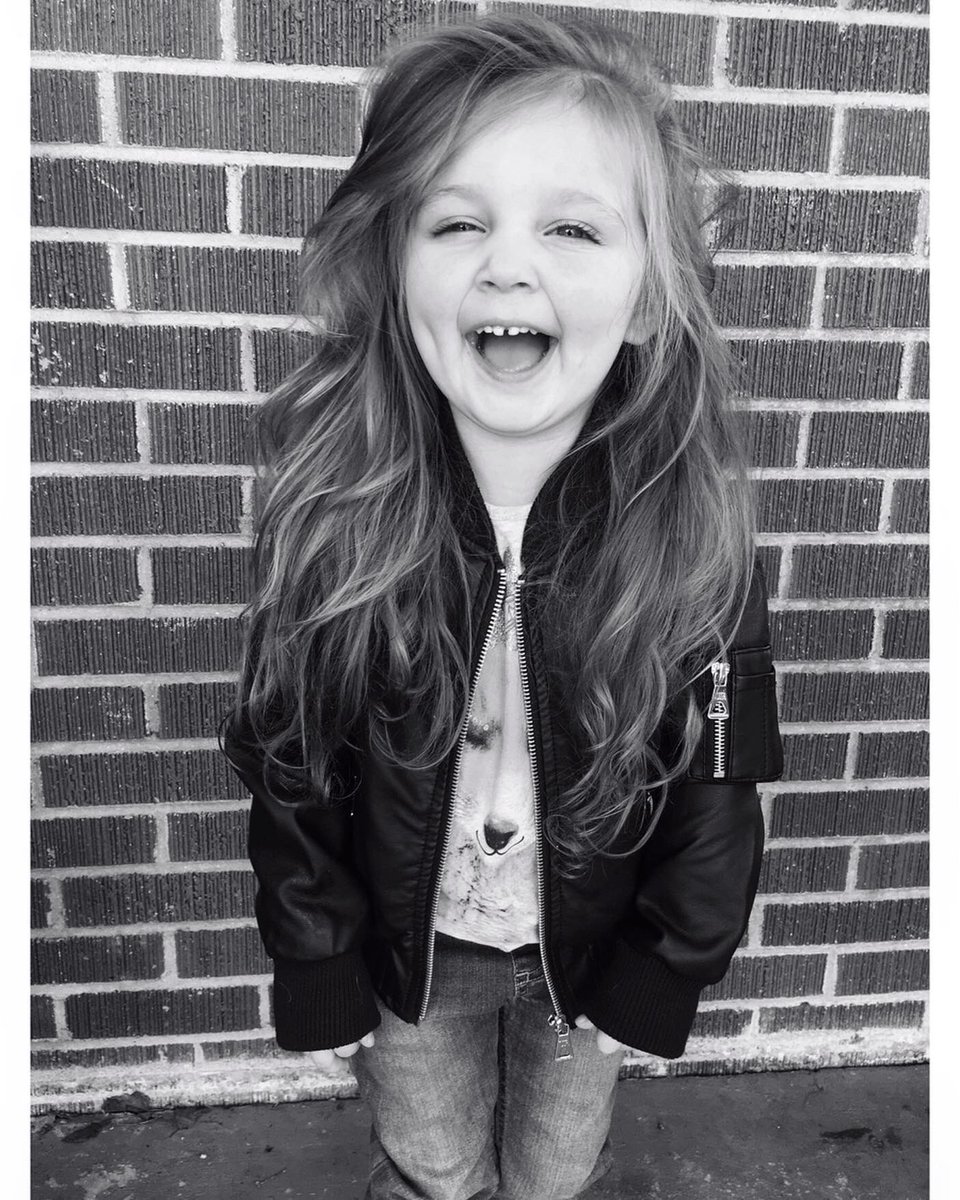 sharrr_x0's tweet photo. MY. GOD. ✋🏼❤️💥 #MyHeartIsExploding #FatherTimePumpTheBreaks #StayGoldenB https://t.co/FCJ0laF4Bc