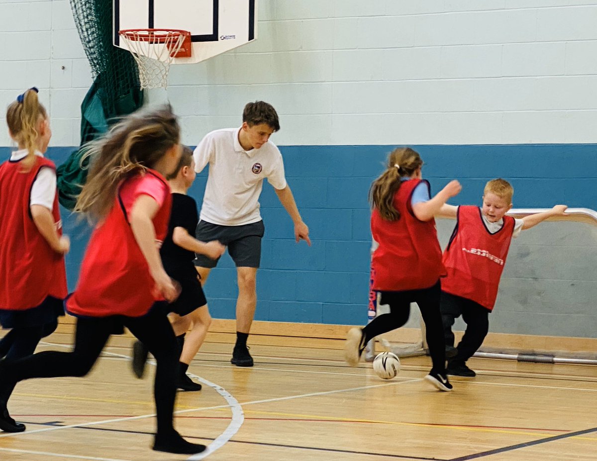 GovanPEdept's tweet image. 🌟These superstars were @Piriepark2014 this afternoon leading PE and games - awesome job guys!👍🏻🌟 #reaponsibility #excellence