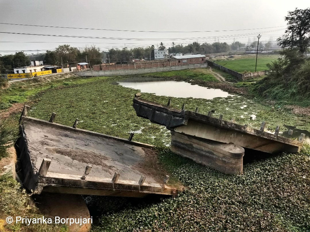 "Remember son, every bridge is built by the lowest bidder."Madhopara, Bihar.Treading on soft ground, on the  @outofedenwalk with  @PulitzerPrizes-winning journalist  @PaulSalopek #EdenWalk