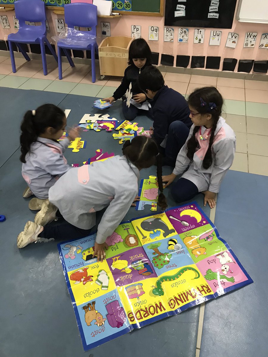 Darineyassine's tweet photo. KG3 learners enthusiastically connecting the puzzle pieces to find out the rhyming words! #Collaboration #Group_work #learningThruPlay #Rhyming_words #Language_is_Fun @Hhhsinfo @MaryamBaghdadi_ @tbaassiri @DaraziFarah https://t.co/Xn7o9D1sPP