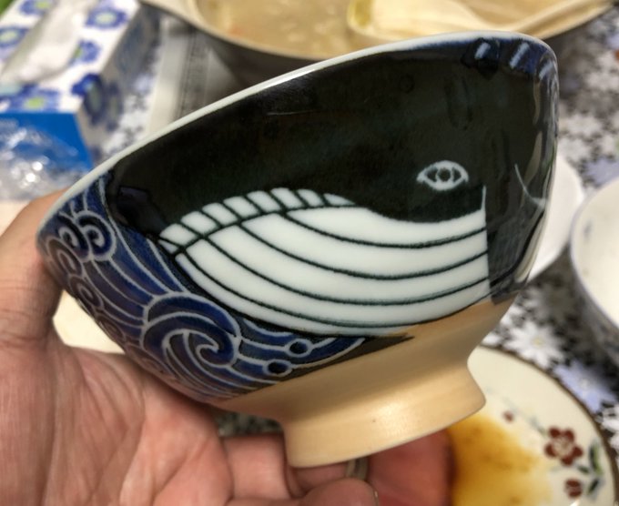 お茶碗かけちゃったから3歳の姪っ子連れてお茶碗買いに行ったんですが、選んでもらったらこれチョイスしてきたの渋すぎん? 