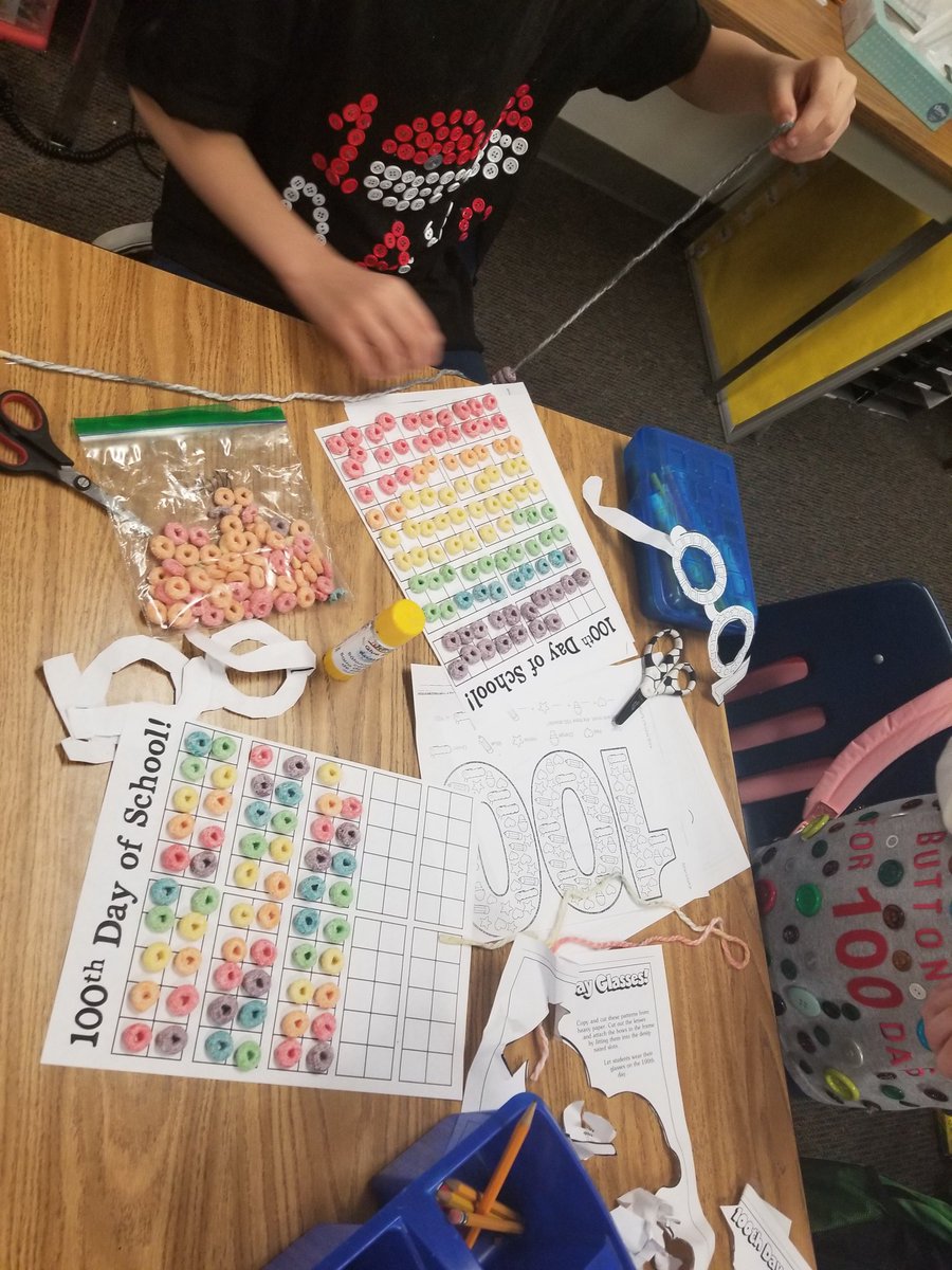 2ndKeene's tweet photo. 100th day of school festivities! Who knew Froot Loops were so educational! :) #100thDayOfSchool #celebratestark #starkprincipal #cfbisd #cfbmatterstome https://t.co/Ihc3UXeNni
