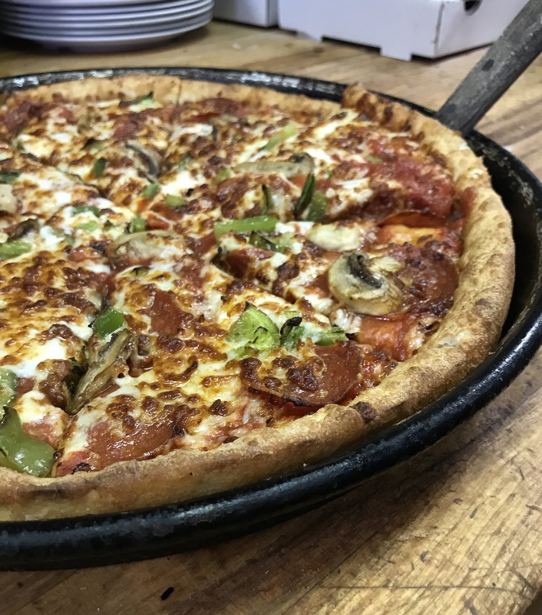 BGMisterBs's tweet photo. It's #FreePizzaFriday! Hit that RT button for your chance to win a free large one topping from Mister B's! Must follow to win. https://t.co/744zP9N3bq