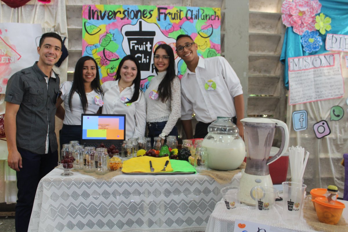 uptlara's tweet photo. #EnFotos📸 Respostería, servicios publicitarios, fabricación de ropa, pasapalos, productos de belleza, entre otros, son  parte de las propuesta de la #JornadaDeEmprendimiento del PNF en Administración. @michellyvivas @FundaciteLARA @MppeuVE @gobiernodelara @arbol 
@dajomarti https://t.co/ShCFODqSQE