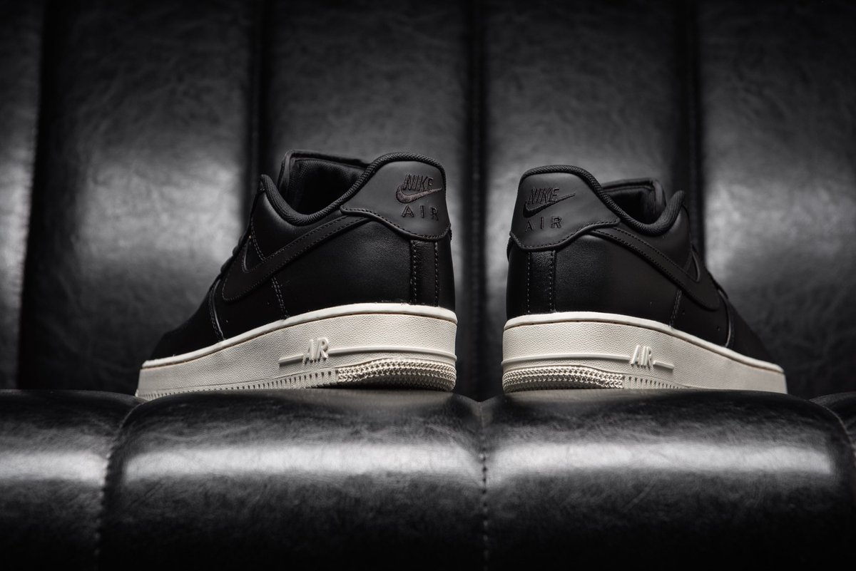 air force 1 premium black pack