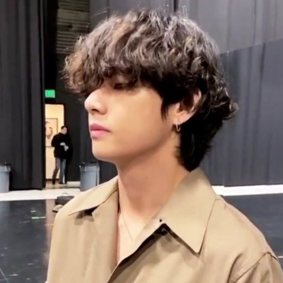 ➸ 𝚍𝚊𝚢 𝟹𝟷he really is something in brown and natural tones.... and with those fluffy permed hair.... ♡