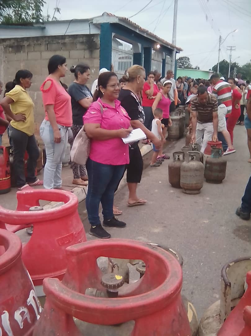 Gasmaca_ca's tweet photo. Como parte de la #RUTA2020 Dirigida por nuestra Gobernadora @yelitzePSUV_ #GASMACA Realiza Distribución de GLP en la Parroquia Boquerón del Municipio Maturín. https://t.co/v0G5Ta1JEX