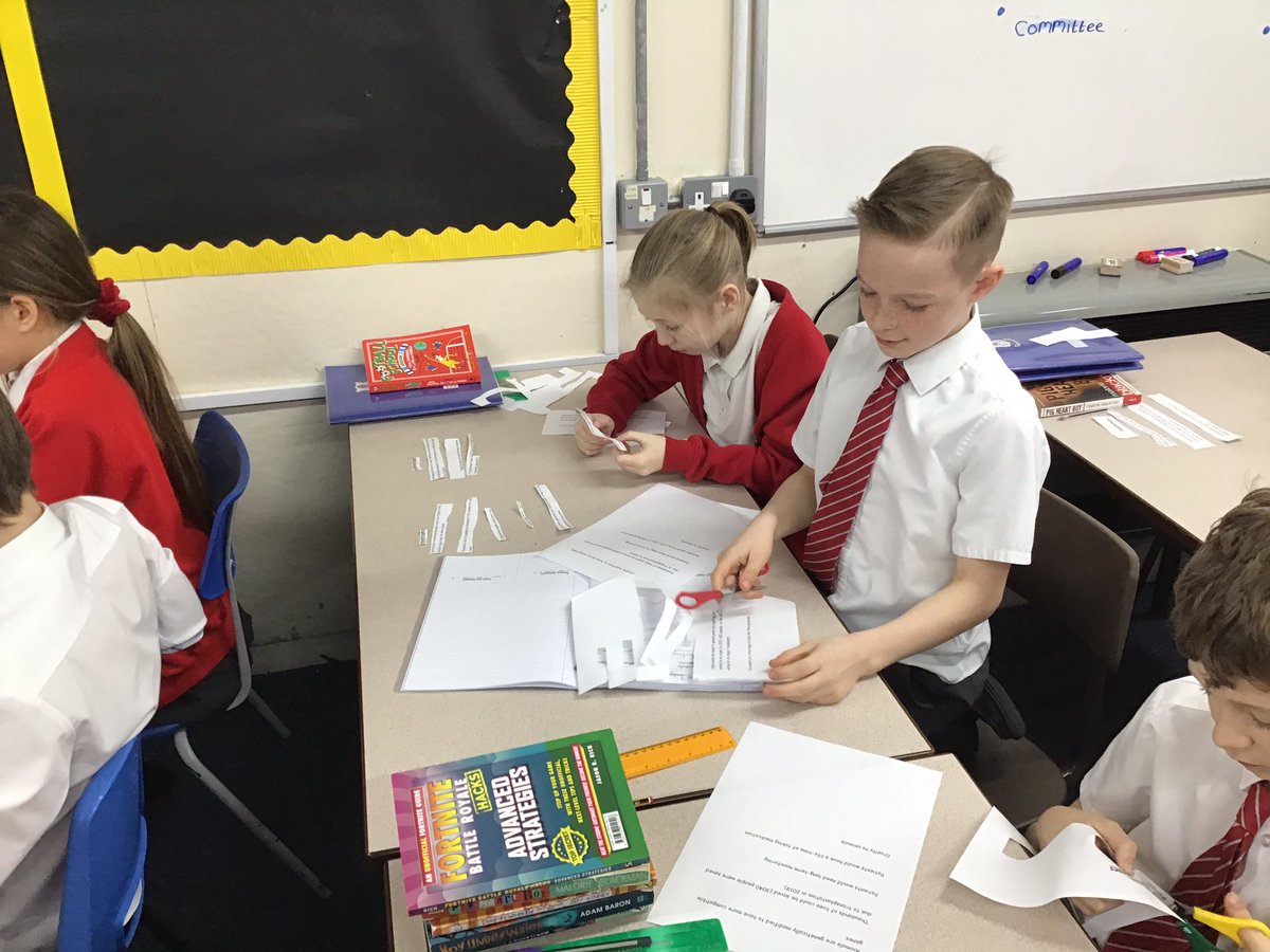 Class5MrsG1's tweet photo. Year 5 are really enjoying our class novel ‘Pig heart Boy’, here they are discussing the advantages and disadvantages of Xenotransplantation https://t.co/FiM0jjFHbz
