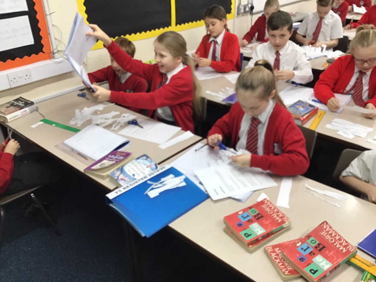 Class5MrsG1's tweet photo. Year 5 are really enjoying our class novel ‘Pig heart Boy’, here they are discussing the advantages and disadvantages of Xenotransplantation https://t.co/FiM0jjFHbz