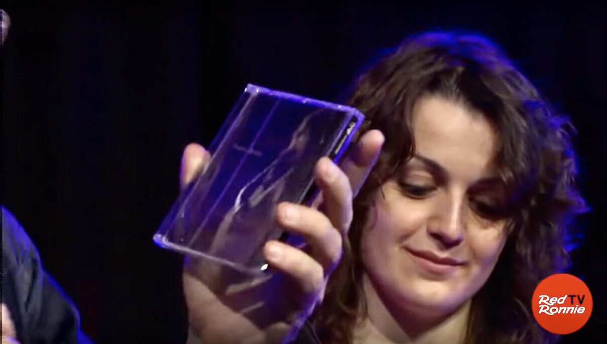 RoxyBarFans's tweet photo. Ci sono uomini che offendono le donne a gesti e a parole. La violenza si fa strada anche nelle canzoni... #FedericaMatera, invece, fa riflettere su una mentalità che deve cambiare. Ascolta il brano “È colpa tua” e rivedi il #BaroneRosso di @RedRonnie su https://t.co/Y8dai1NVg4 👈 https://t.co/93BIItvCaD