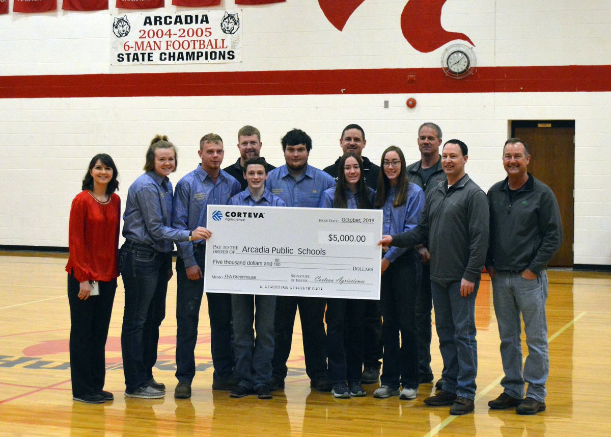 WarrenCoulter's tweet photo. Congratulations @ArcadiaSchools for receiving a community grant from @PioneerSeeds @CortevaUS to help construct your greenhouse. @CropBailey @EssmanCrop @scientificcrop https://t.co/jf0bJVzbcS