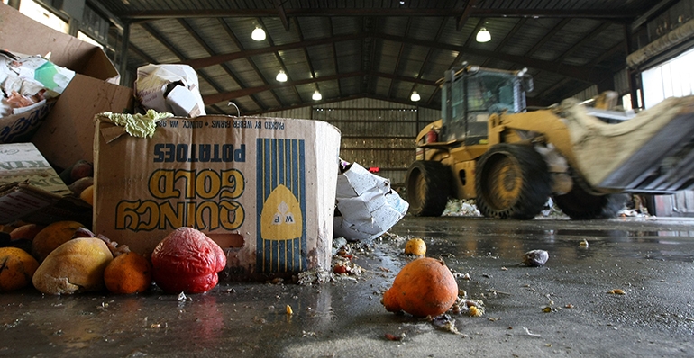 A proposed bill in New Jersey will combat food #waste by requiring businesses that produce 52 tons of pre-consumer waste to invest in #recycling options. If passed, it would not only help the #environment - it would help economic development. Win-win! readyforsocial.com/0520828eb15