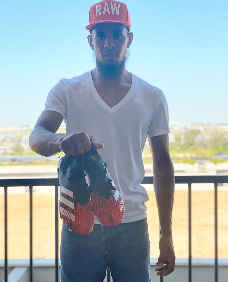 BeezaPetersen's tweet photo. The new mutator pack. 406 spikes, unfair advantage? 🔴🔴 #BP1 #predator20 #mutatorpack #406spikes #100%unfair #unfairadvantage #daretocreate https://t.co/I4p1udJL3s