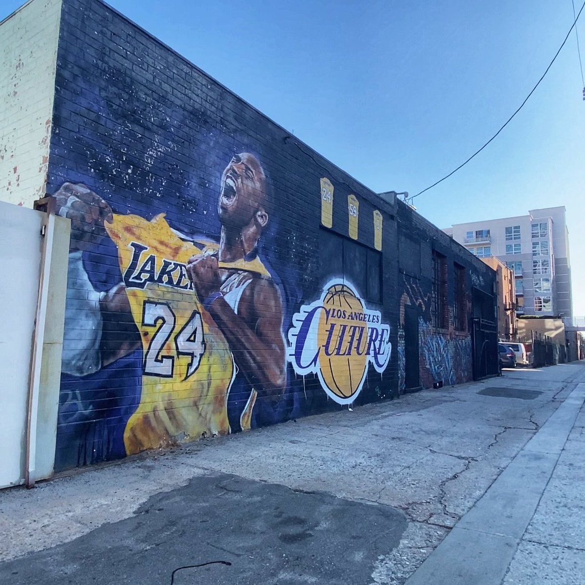 tldtoday's tweet image. Took this back in October ❤️ 

Still doesn’t feel real. I’ve probably googled “Kobe” 1,000 times just hoping the results would change. 

Didn’t understand why it hit me as hard as it did but probably because how much I admired him beyond 🏀 

He motivated me in life. #RIPKobe