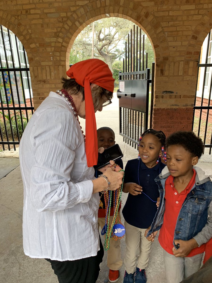 HillsboroughSch's tweet photo. Arrrgh! Pirates invaded @EdisonTampa last night for a pirate-themed literacy night. Everyone enjoyed sight word bingo, learned about i-Ready, watched students perform a pirate play + much more! That’s how we celebrate literacy in our schools! #FLCelebratesLiteracy #ReadWriteNow https://t.co/C634GHIHi7