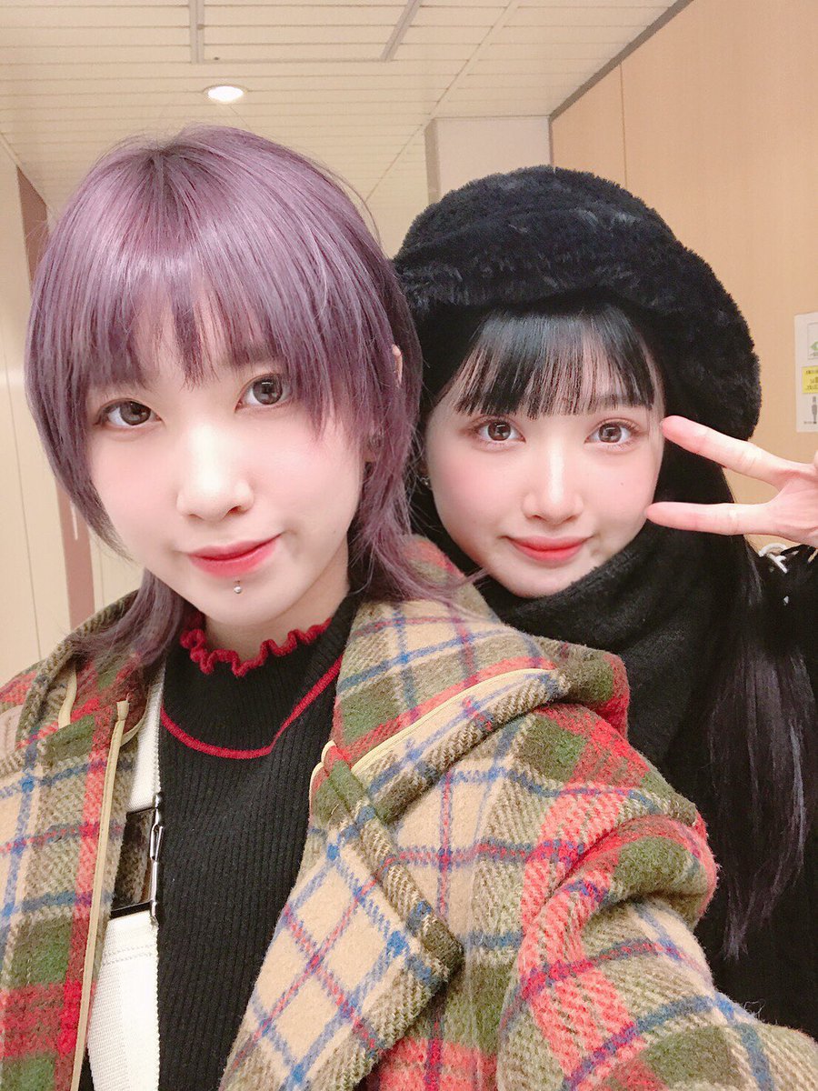 テツ على تويتر あやちゃん 可愛い ２枚目の写真だと 髪色が分かりやすいね いい感じに染まってると思うよ 髪型も素敵だね 実物はもっと可愛いんだろうなー