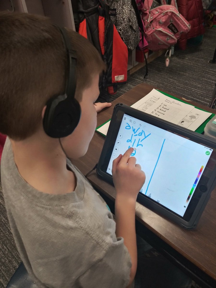 Scholtes1stPVE's tweet photo. Writing our spelling words then recording ourselves reading our words on Seesaw. #tweetthattechpve https://t.co/1mk8BjfaRr