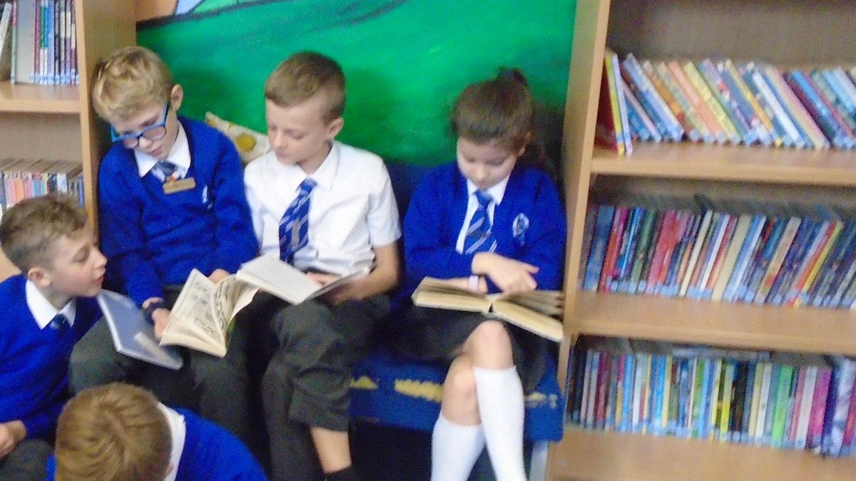 PlumberowPPA's tweet photo. Year 5 spending some time in their Library, choosing a new book for the weekend #ResilientReader https://t.co/RnbpDWjcxX