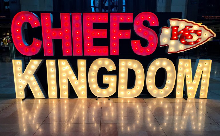 HeartlandPLBG's tweet photo. Happy Friday!! Are you ready for the SUPER BOWL?!? Don't let that clogged toilet or slow draining kitchen sink ruin your party. Call us today and we will send a service plumber out to help! GO CHIEFS!! #heartlandplumbing #serviceplumbing https://t.co/xYsDyrCzUQ