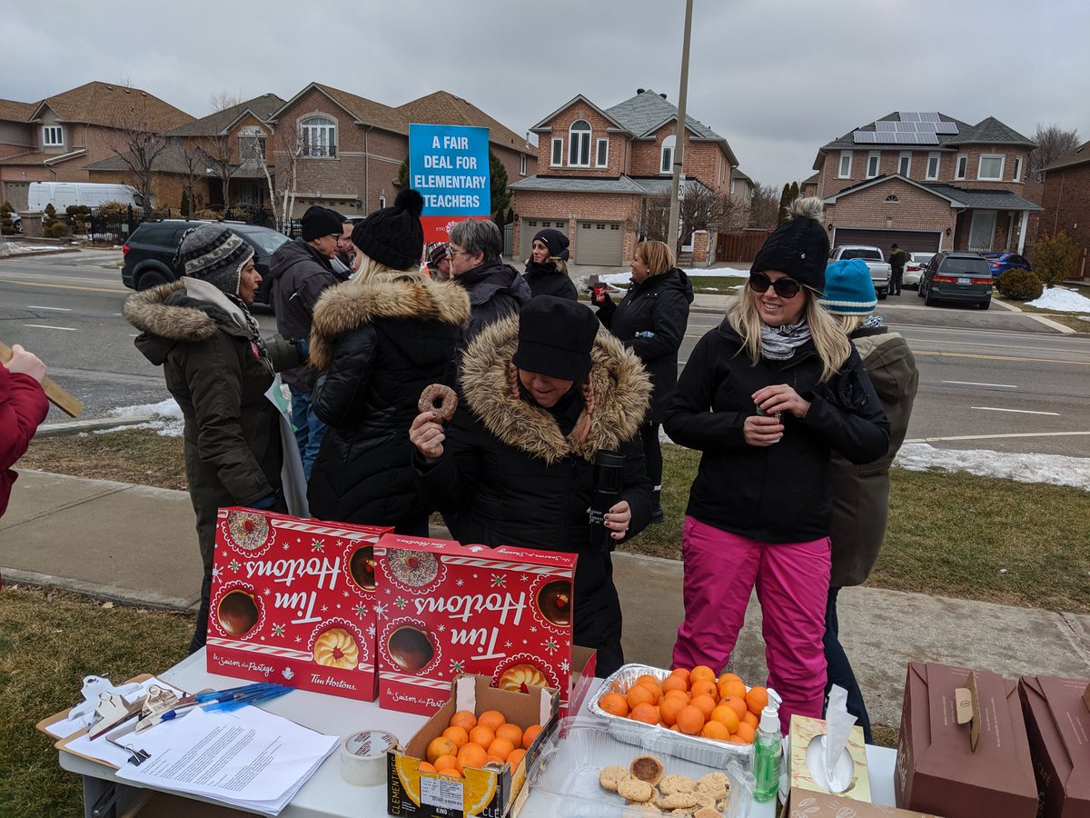 romanaandahmad's tweet photo. Bristol Road Middle School Picket Line
#ParentPowerActivated #ETFOsolidarity #CutsHurtKids #ProtectFDK #SmallerClassSizes #InvestInSpecEd #NoMandatoryELearning #SettleAFairDeal https://t.co/sztnZ47FDr