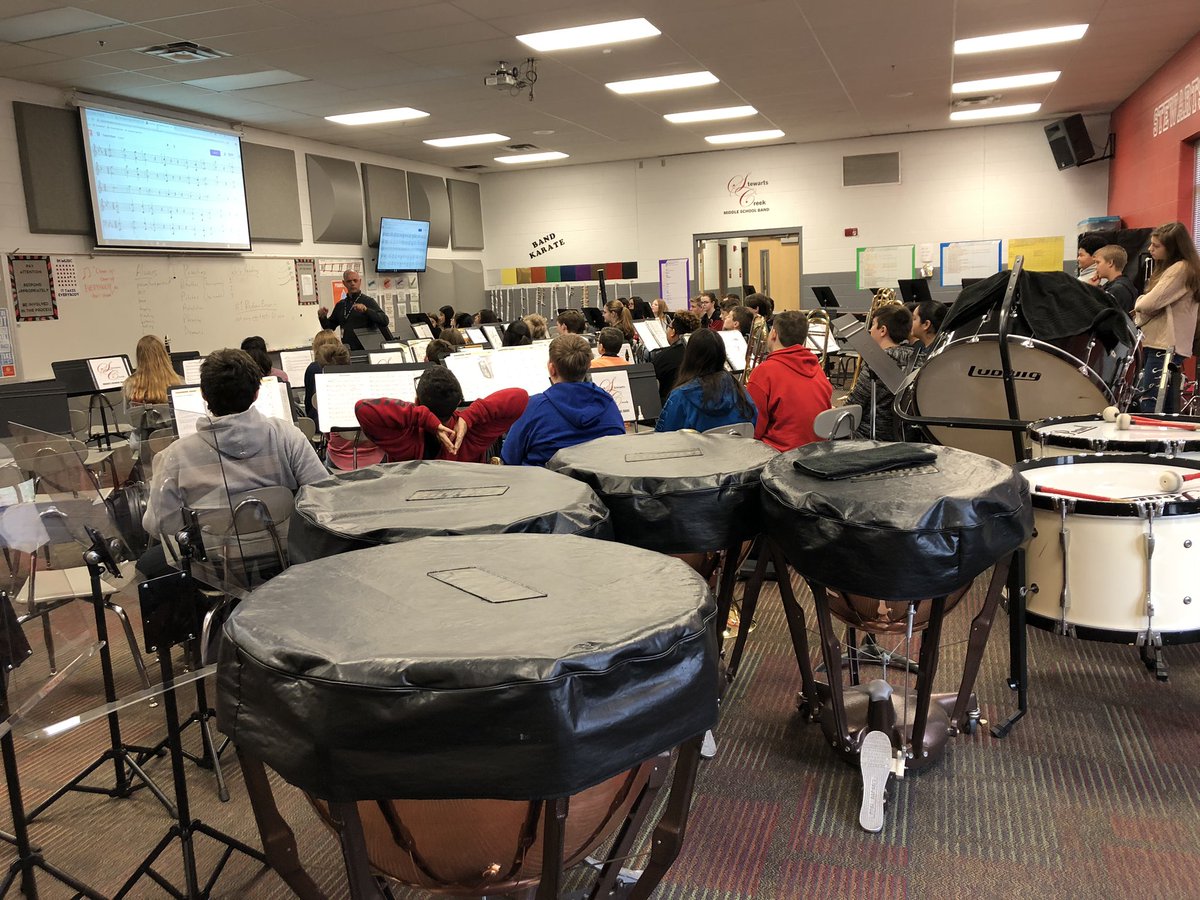 scmsband's tweet photo. 7th grade band talking about Sight-Reading today. #preparingforCPA #sightreadingfactory #lotsofscreens #scmsband https://t.co/GDrx1lKfbR