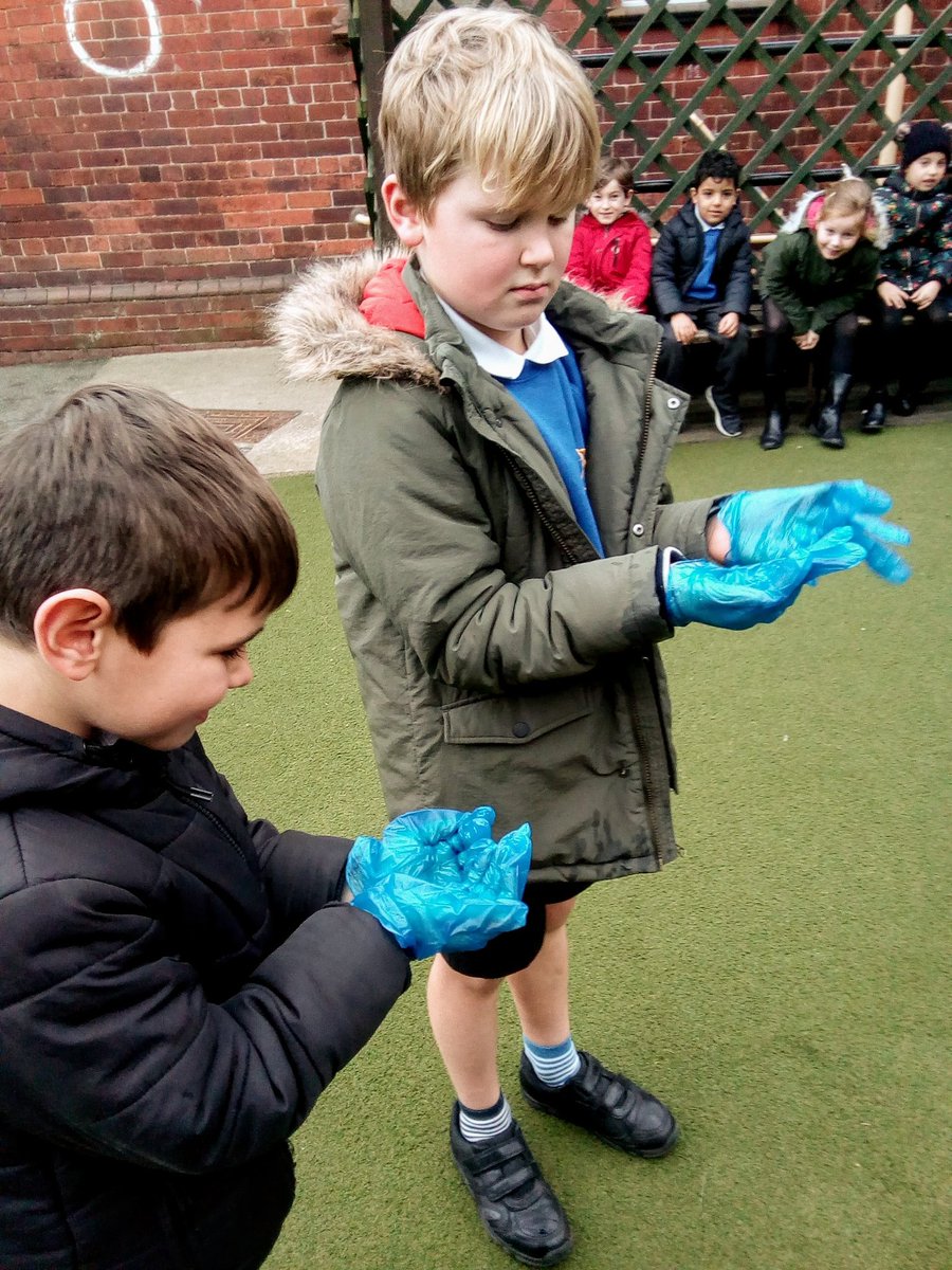 GladstoneRPS's tweet photo. Jupiter class had an amazing Science lesson today all about disgusting germs and how they spread. https://t.co/ldiD3EtSHn