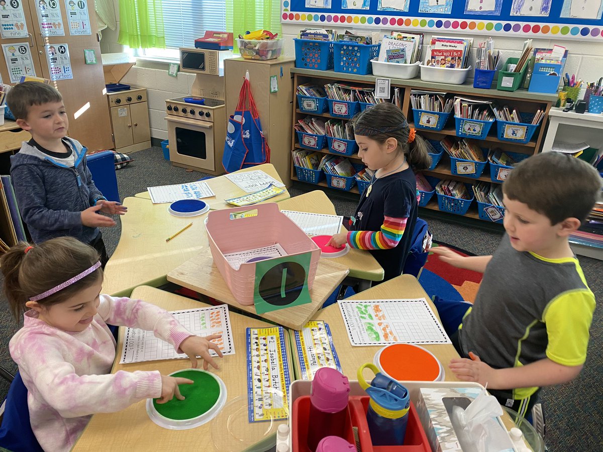 MrsTaylorWGES's tweet photo. We are enjoying our 100th day of school stations! https://t.co/cWKBBD18fx