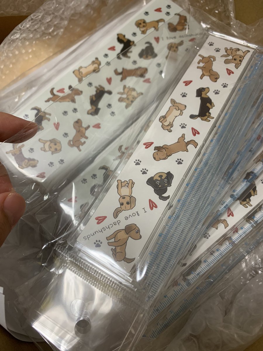 hotori_michino's tweet image. 1年に1回猛烈にグッズ作りたい欲が出てくるんですが、今年は定規とペンケース発注しました〜
まだ去年作ったシャーペンも売り切ってないのに、だぜ！
早く写真撮ろ

#ダックス