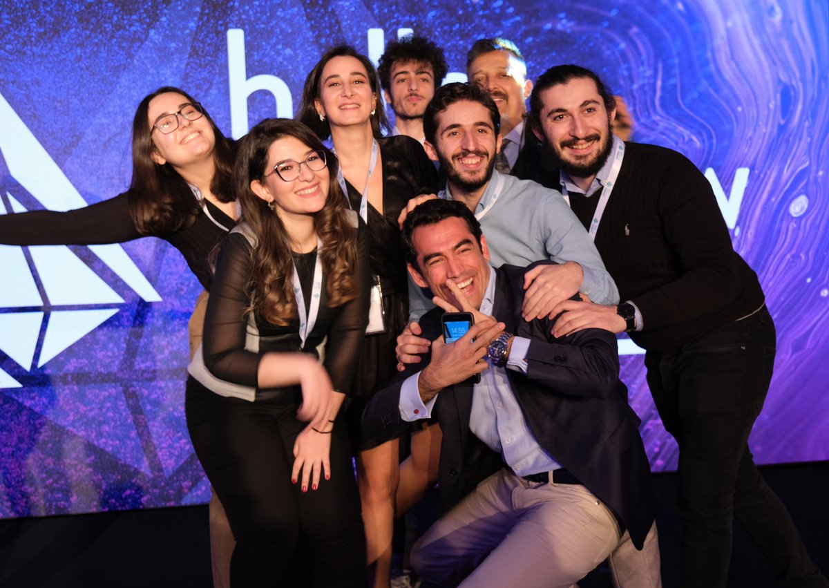 hellotomorrowtr's tweet photo. 2016 yılından beri Türkiye’de deep tech ekosistemini oluşturmak için bu güzel, hevesli ve bir o kadar da çılgın insanlarla hiç durmadan yolumuza devam ediyoruz. Hello Tomorrow Türkiye Ailesi’ne kattıklarınız için hepinize çok teşekkür ederiz. #TeamPerfect #HelloTomorrowTurkey https://t.co/E5fTevBoLt