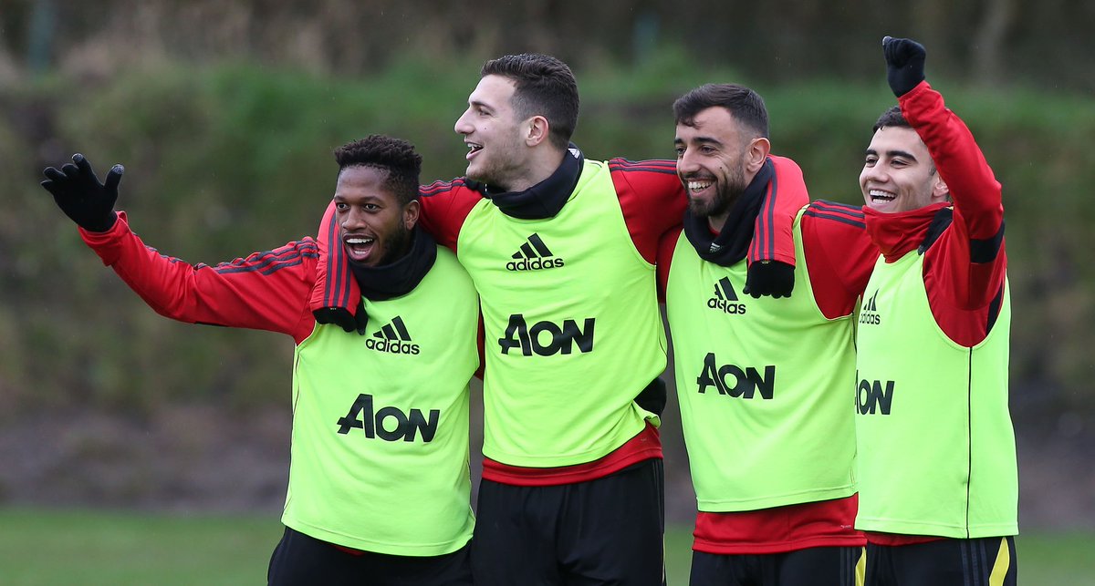 ODDSbible's tweet photo. When you finally get a midfielder who can make a 5 yard pass 🥳 https://t.co/fD9djbkY9T