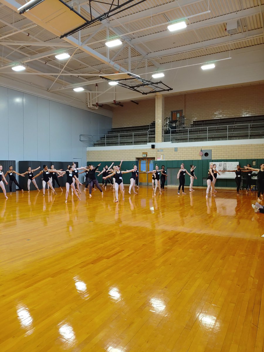 AACPSHPED's tweet photo. Up next, as part of our #AACPSAwesome Middle School Gala Master classes, Ms. Fenton and the contemporary #dance #students! https://t.co/U57tvLZMiU