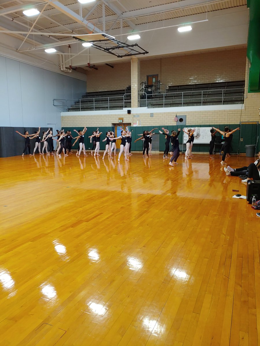 AACPSHPED's tweet photo. Up next, as part of our #AACPSAwesome Middle School Gala Master classes, Ms. Fenton and the contemporary #dance #students! https://t.co/U57tvLZMiU