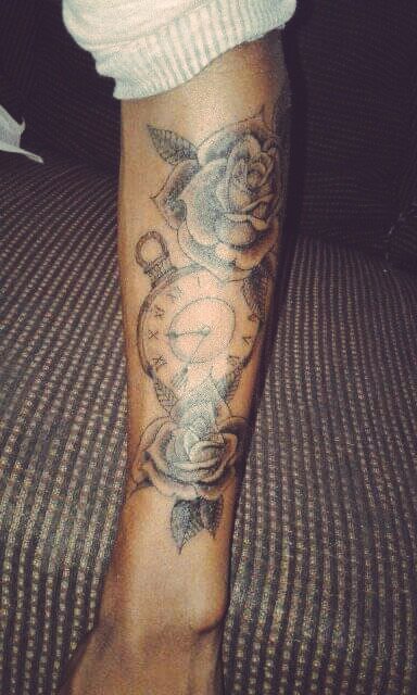theephro's tweet photo. Call me Uchiha_.
#bestfrienddidit #dsinkinn
#inked #trendy #fridaytattooday #rose&amp;clock https://t.co/4peyRaArq9