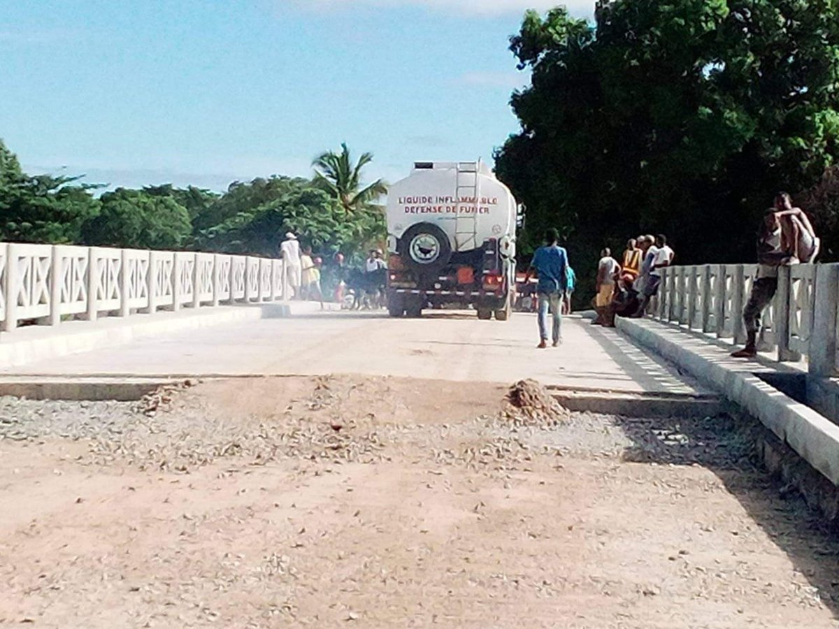 MATP_GOV_MG's tweet photo. #RN6 La circulation au niveau du pont #Ifasy au PK 537 et au niveau du pont #Marivorahona sur la RN6 est réouverte aux véhicules et camions de moins de 35 tonnes. La réparation au niveau du pont de Mahajamba PK30+400, toujours sur la RN6 sera terminée ce vendredi 31 janvier 2020. https://t.co/dDTI6qwQPJ