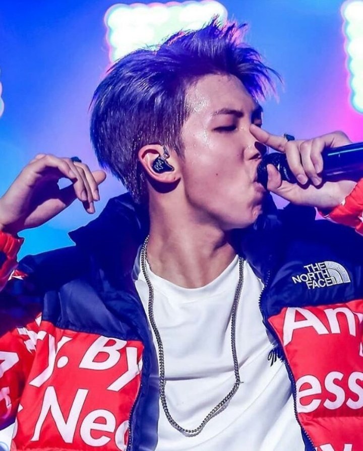 Khansa14984953's tweet photo. He's your bias or no?you hate him or no? You like him or no? But this pic will make you fall in love with him and want him as your boyfriend 😘 #bts #KimNamjoon #rm #rmhot #BigHit #sexy #btsrm #rapmonster #NAMJOON #joonie https://t.co/cd4qhJlbhd