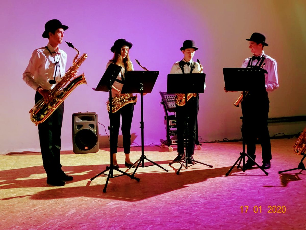 17.janvāris bija diena, kad Rīgas kinostudijā tikās senie darba-cīņu-biedri 📽 par mūziku parūpējās Patrīcija, Leonīds, Kārlis un Krišs pedagoga Rūdolfa Misas vadībā 🖤